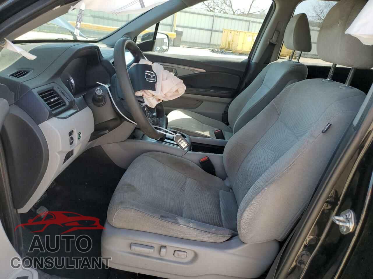 HONDA PILOT 2017 - 5FNYF5H38HB021219