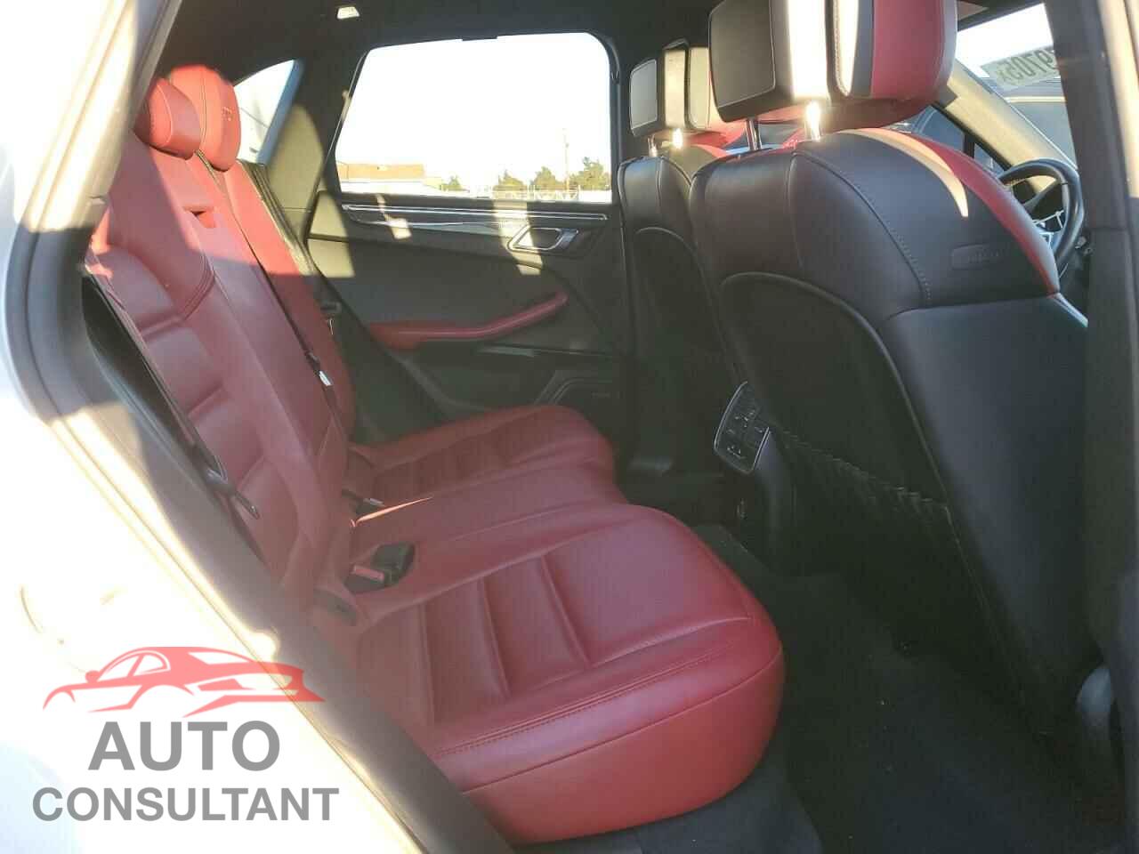 PORSCHE MACAN 2018 - WP1AG2A5XJLB60200