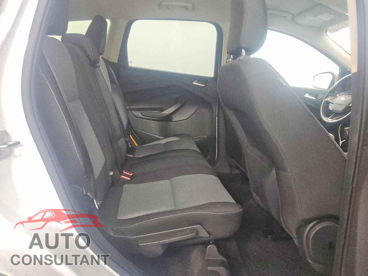 FORD ESCAPE 2018 - 1FMCU0GD7JUB17543