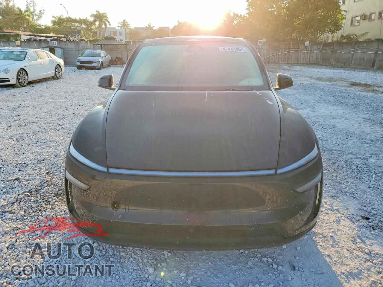 TESLA MODEL Y 2026 - 7SAYGDED0TF379074