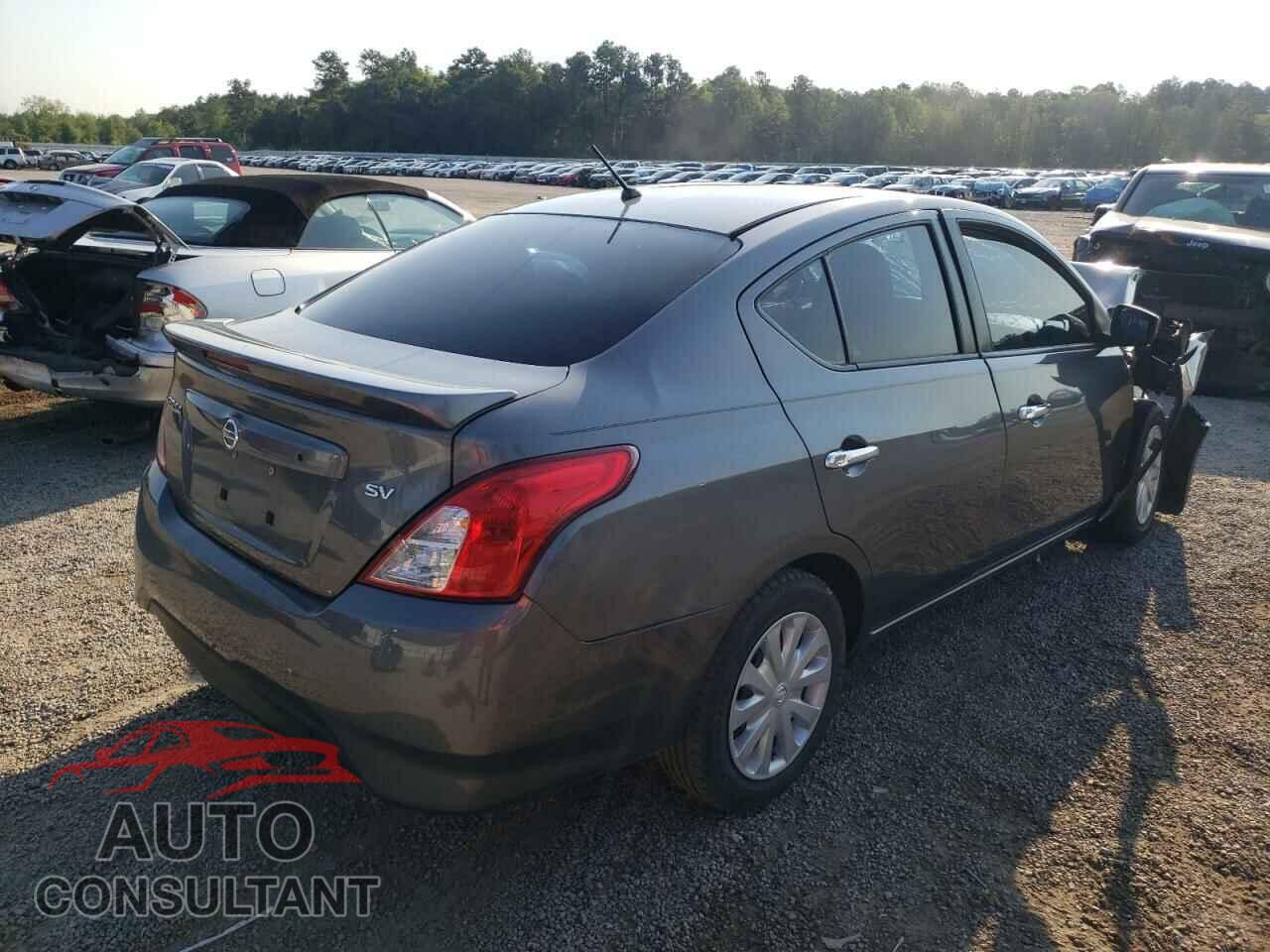 NISSAN VERSA 2018 - 3N1CN7AP0JL807449