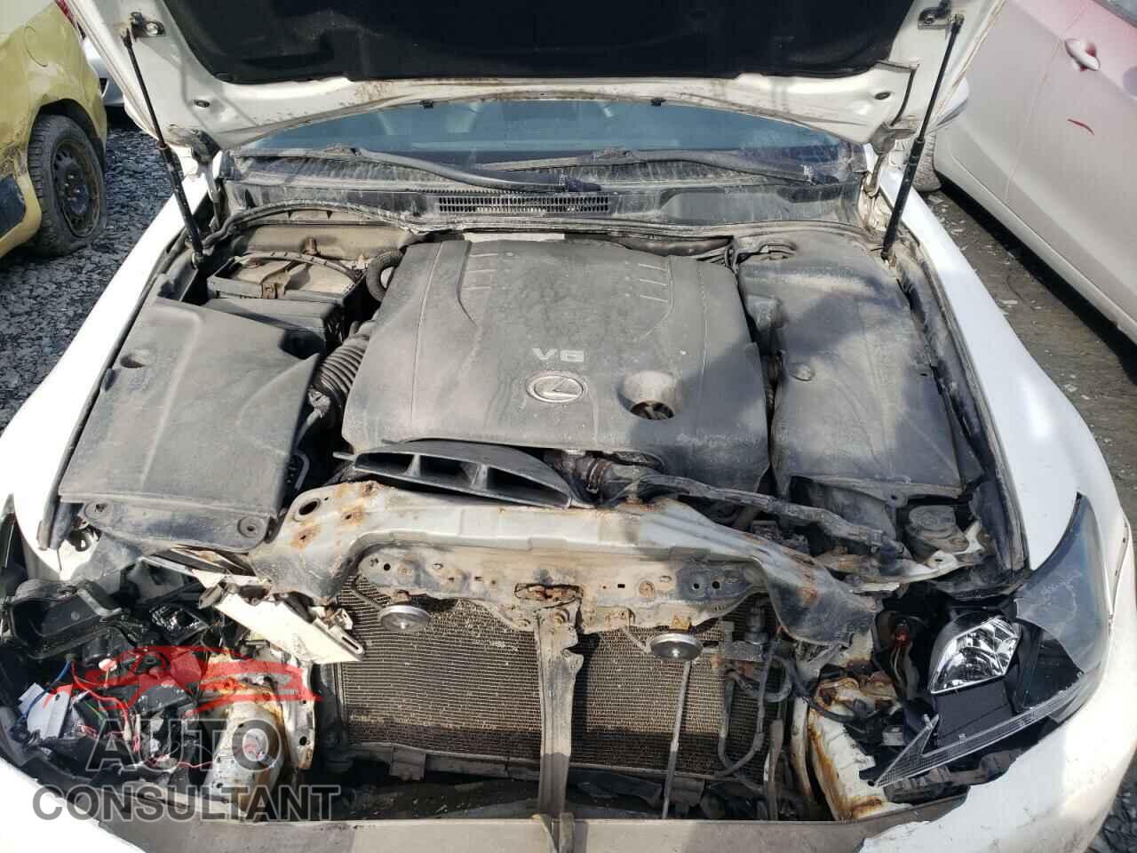 LEXUS IS 2011 - JTHCF5C21B5052246