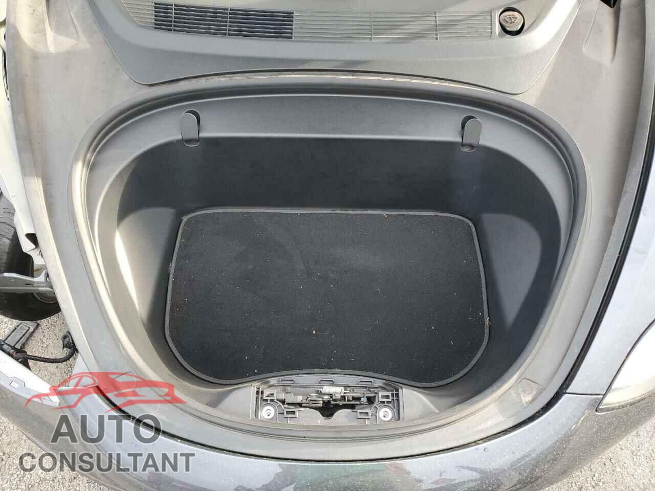 TESLA MODEL 3 2018 - 5YJ3E1EA6JF049017