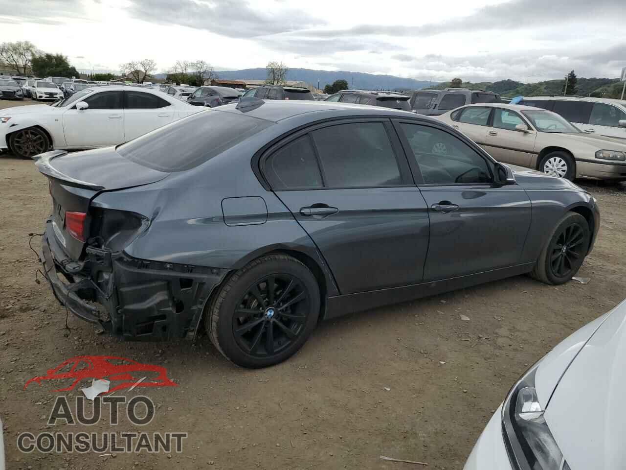 BMW 3 SERIES 2016 - WBA8E1G55GNU11139