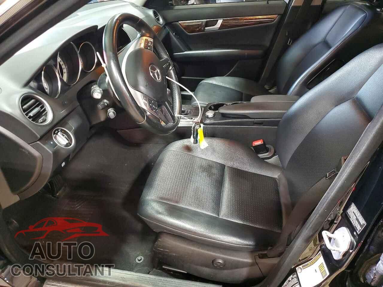 MERCEDES-BENZ C-CLASS 2013 - WDDGF8AB2DG052115