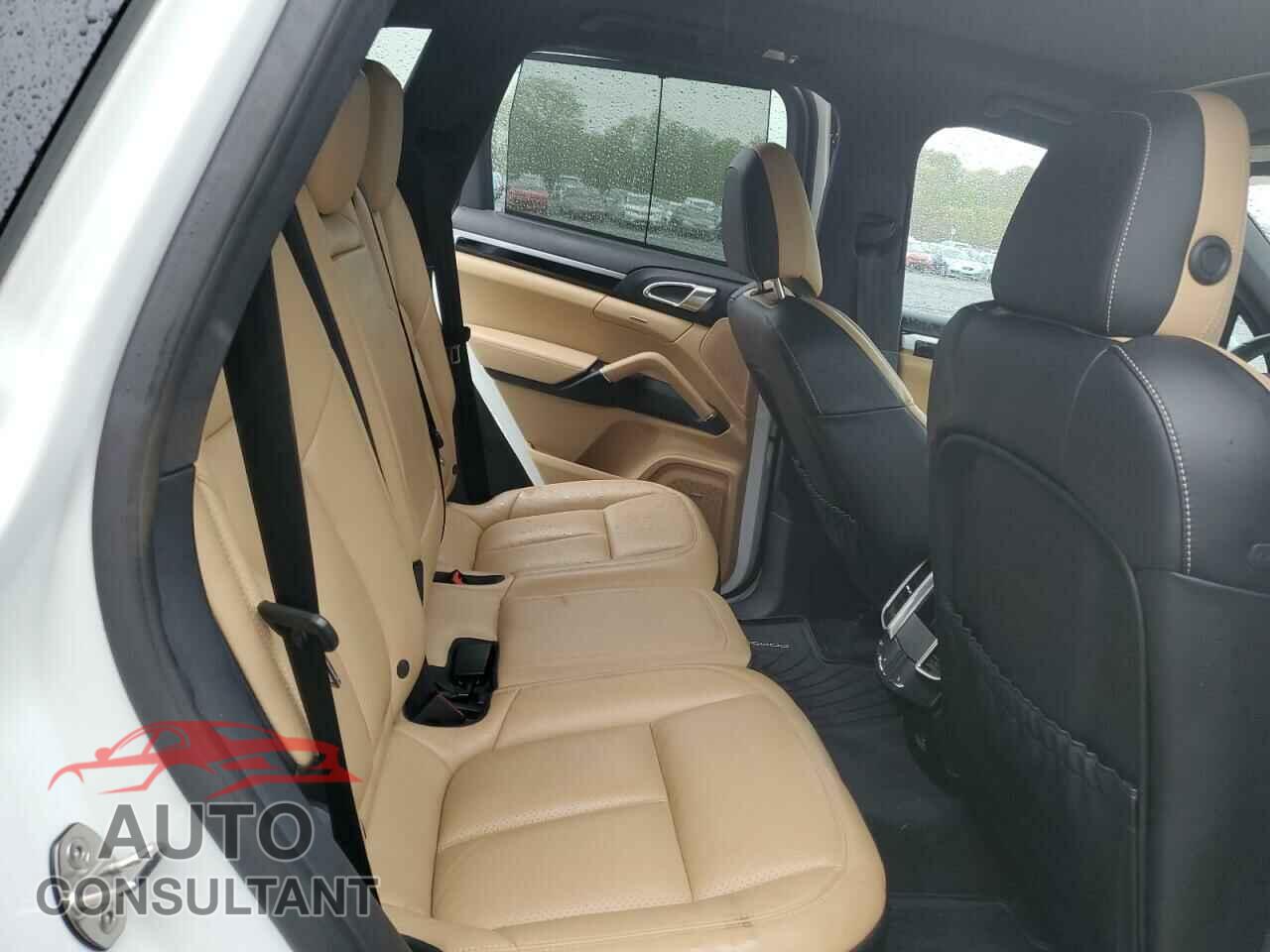 PORSCHE CAYENNE 2018 - WP1AA2A21JKA07024