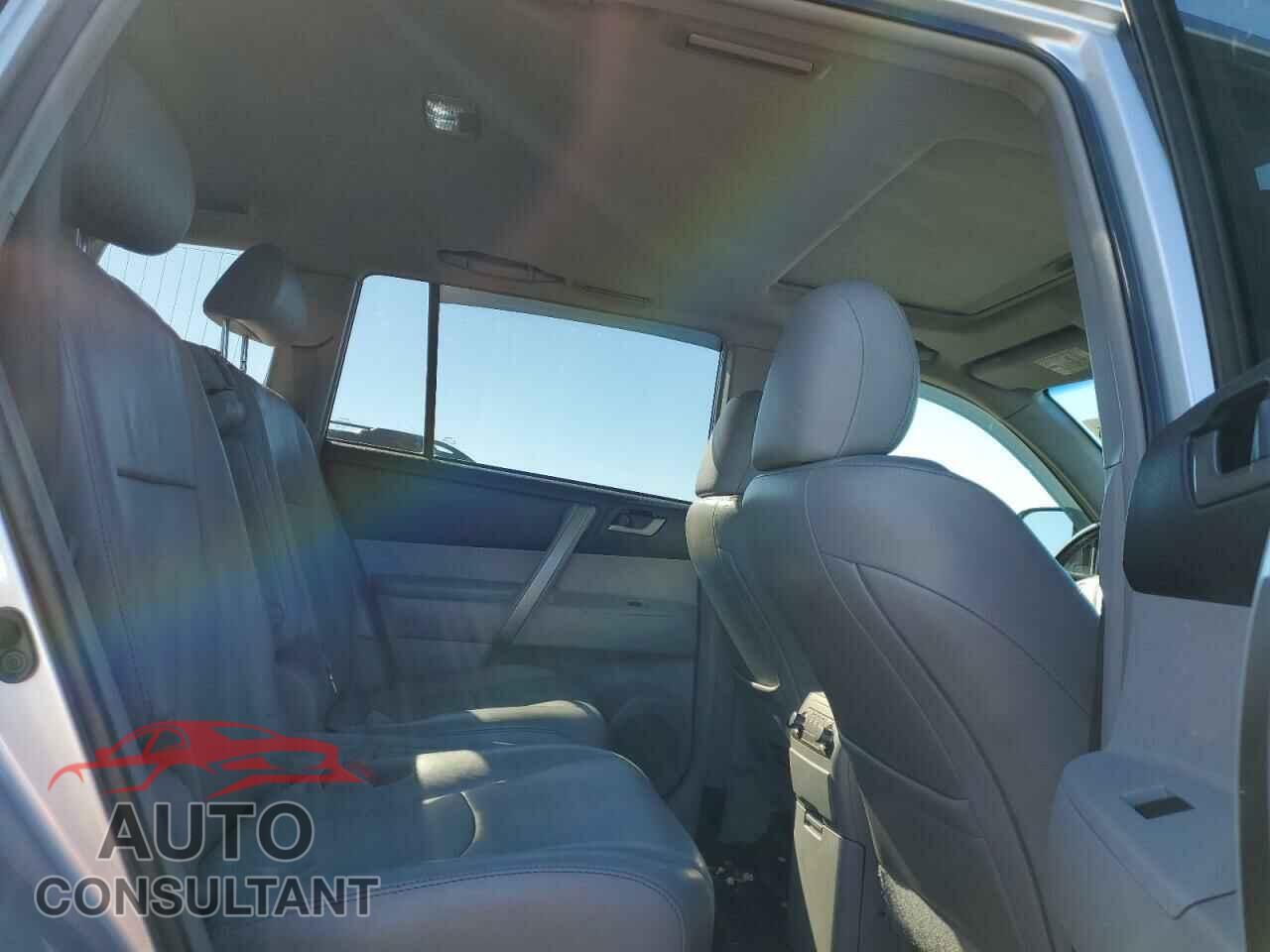 TOYOTA HIGHLANDER 2013 - 5TDBK3EH8DS248924