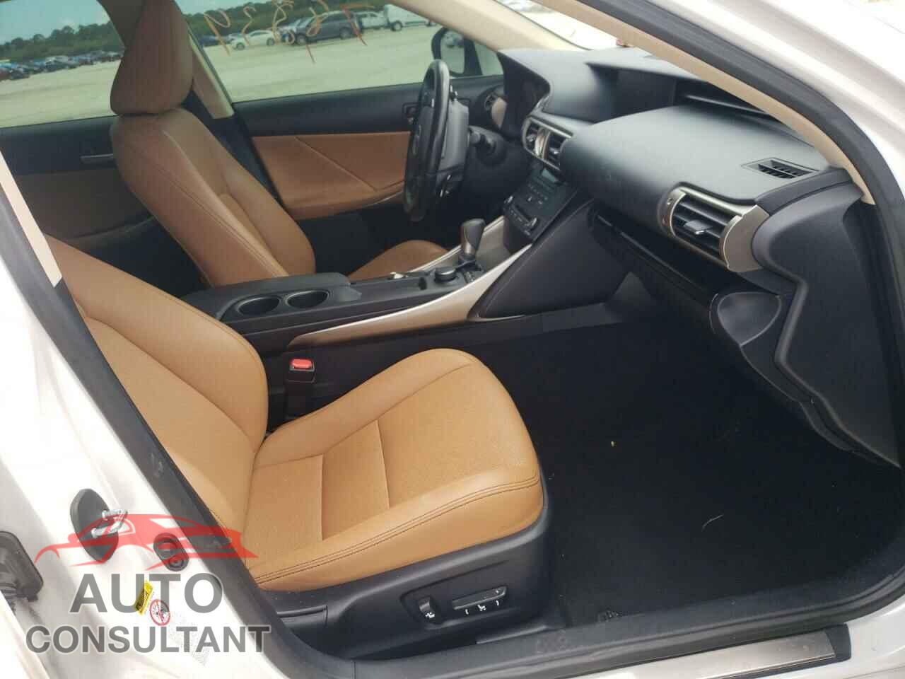 LEXUS IS 2016 - JTHBA1D21G5020437