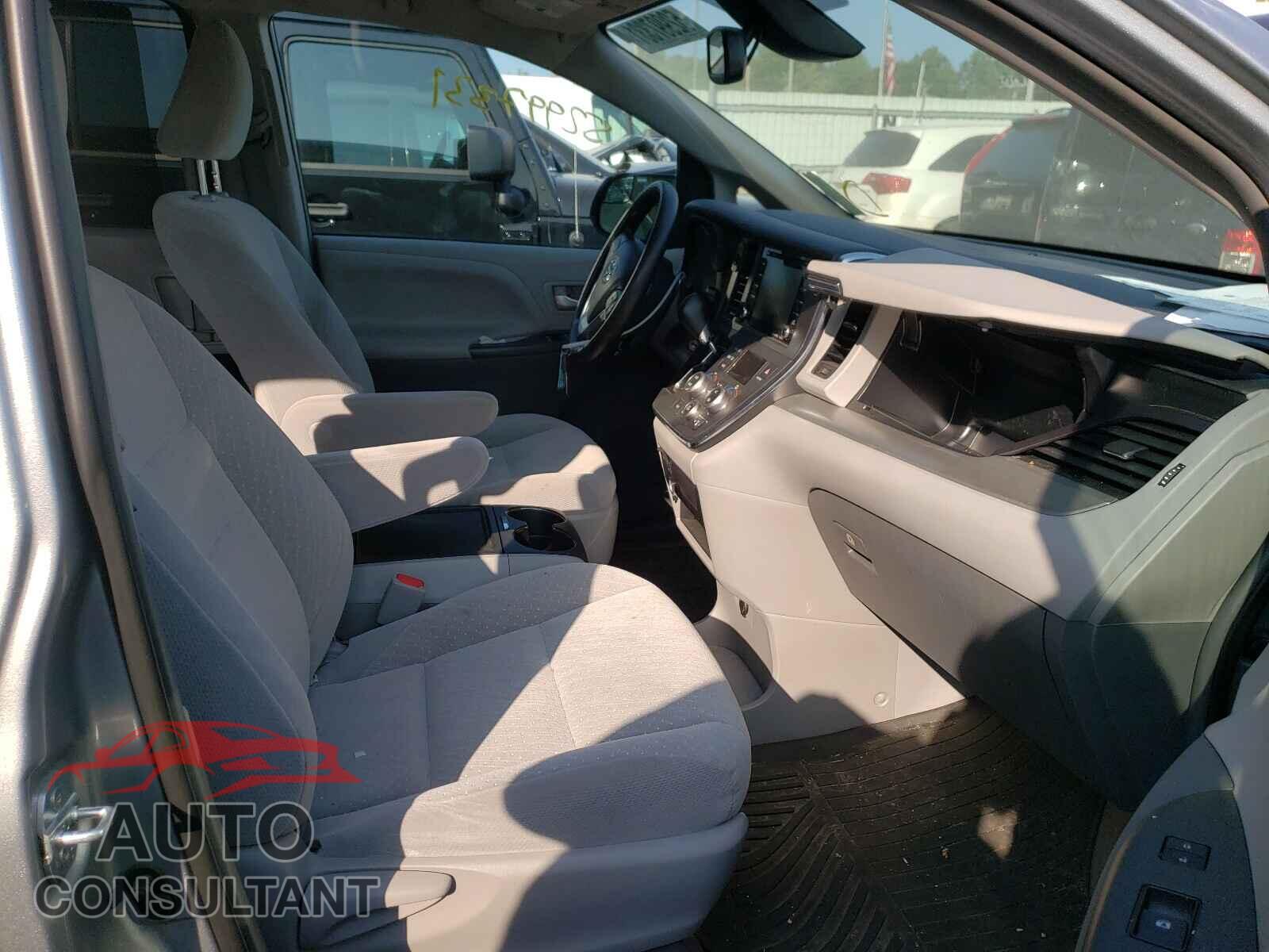 TOYOTA SIENNA 2019 - 5TDKZ3DC1KS973473