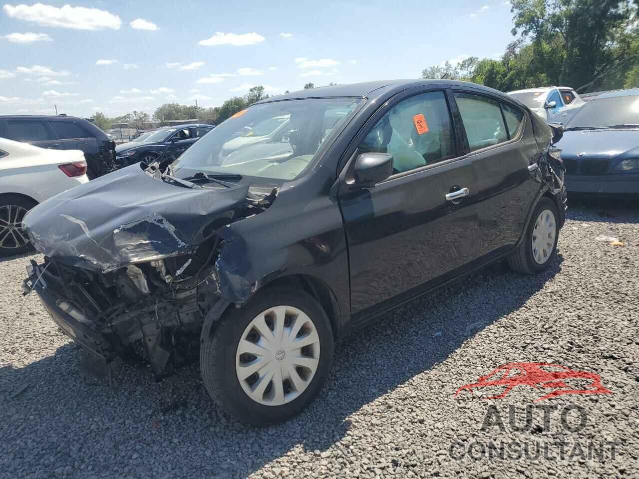 NISSAN VERSA 2018 - 3N1CN7APXJL819186