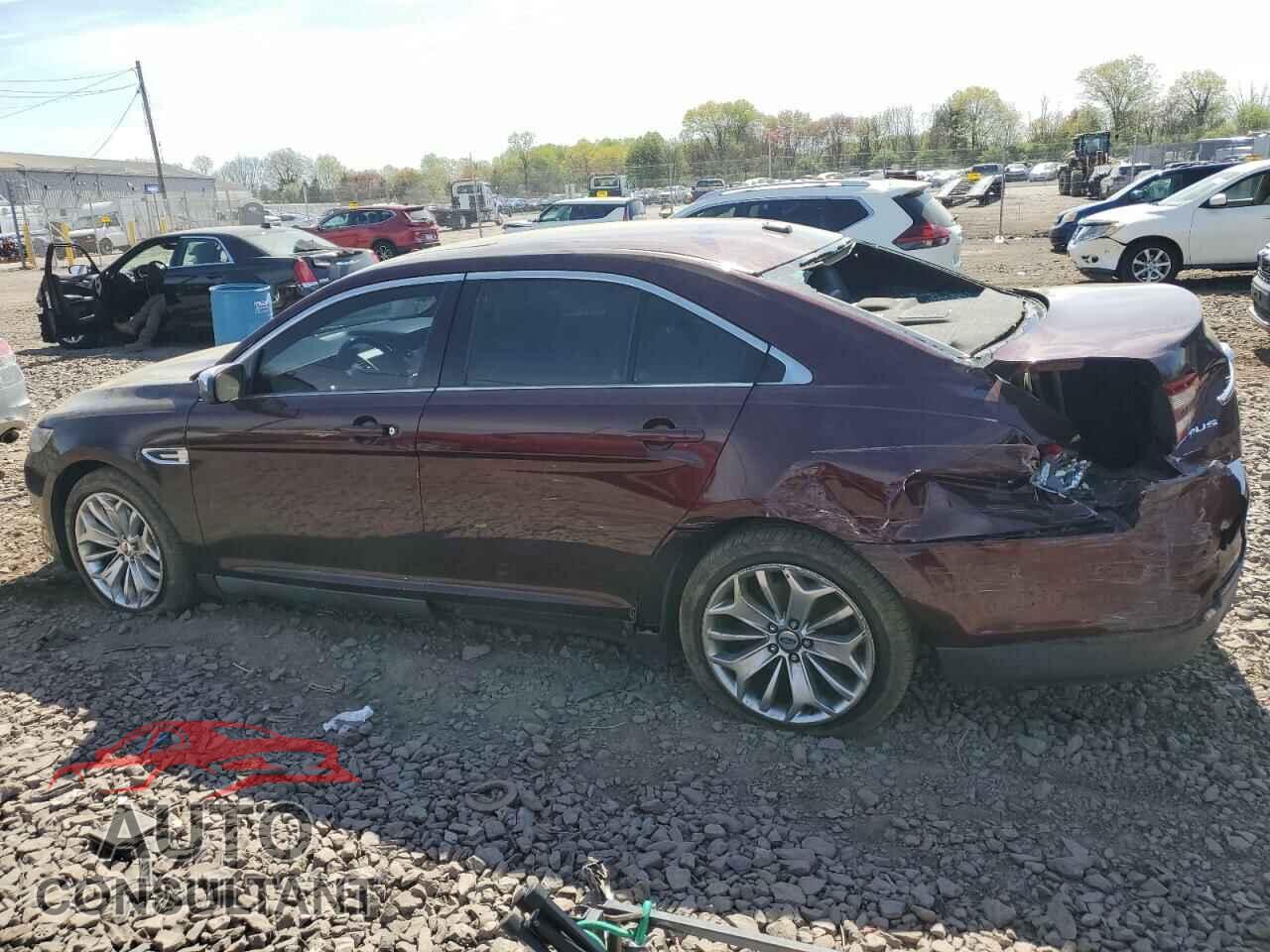 FORD TAURUS 2018 - 1FAHP2F86JG130421
