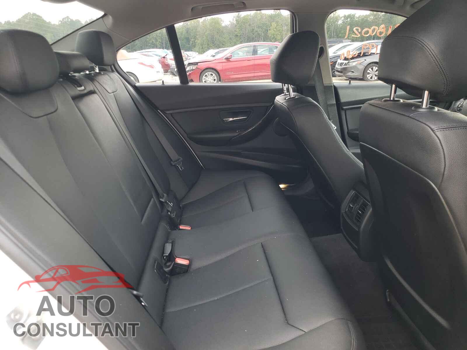 BMW 3 SERIES 2016 - WBA8E5G55GNU20365