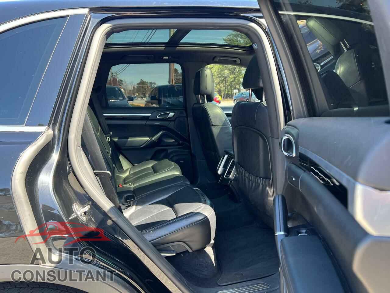 PORSCHE CAYENNE 2016 - WP1AF2A22GKA45257