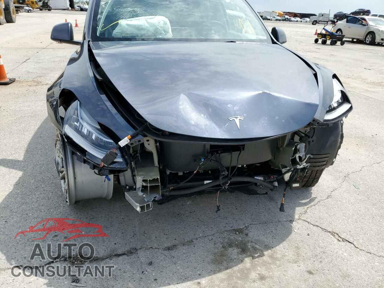 TESLA MODEL Y 2021 - 5YJYGDEE5MF138344