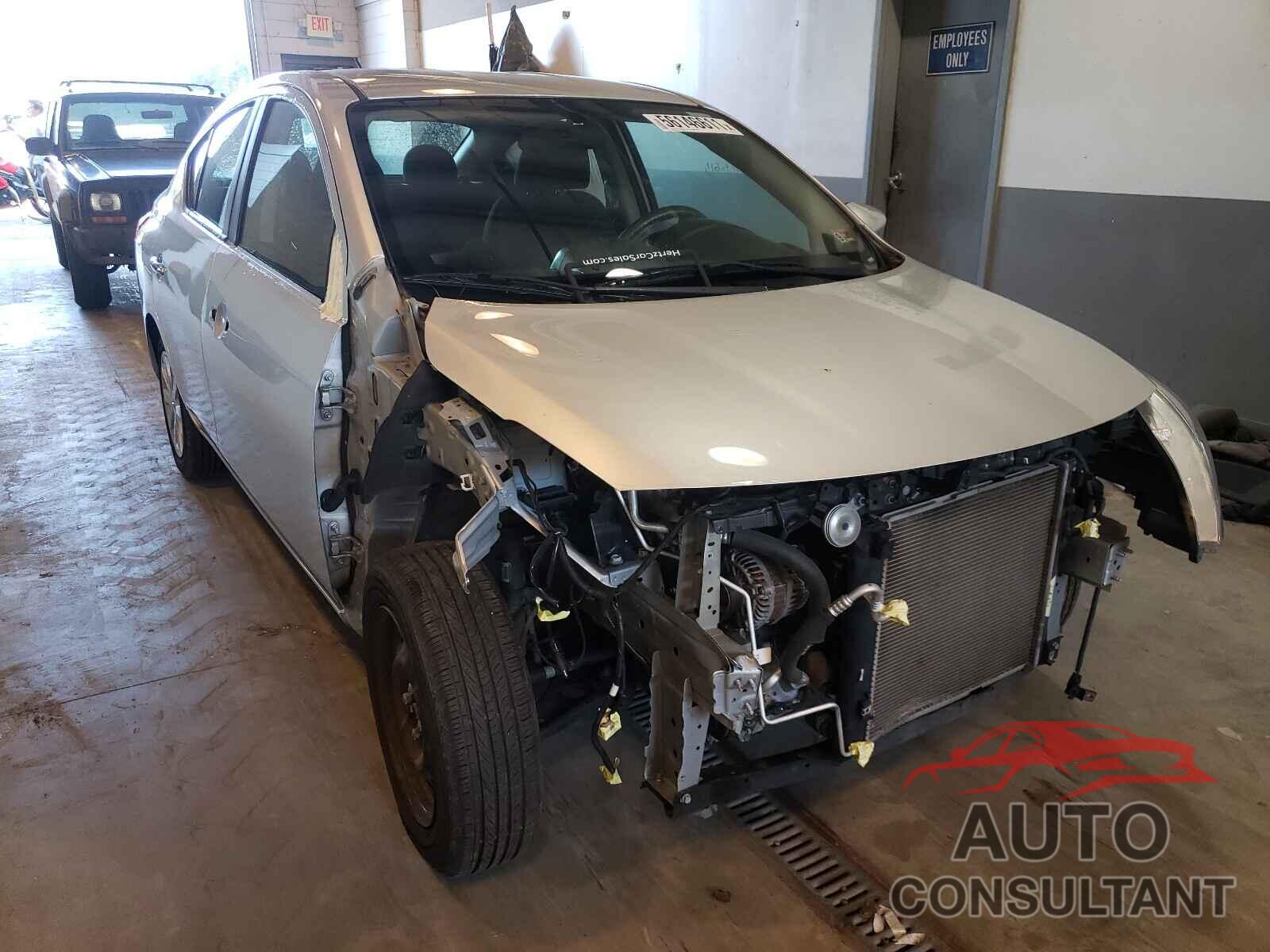 NISSAN VERSA 2018 - 3N1CN7AP3JK437412