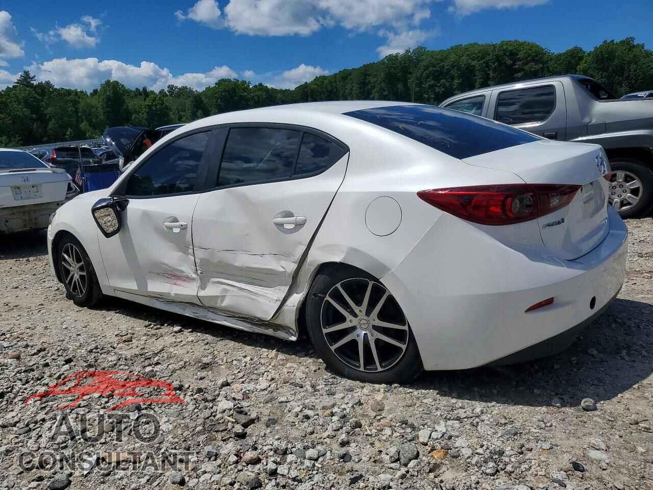 MAZDA 3 2018 - 3MZBN1U76JM161648