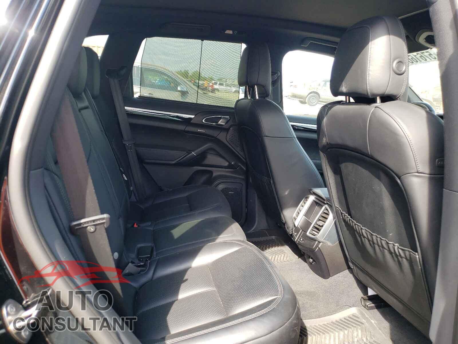PORSCHE CAYENNE 2016 - WP1AA2A20GKA16077