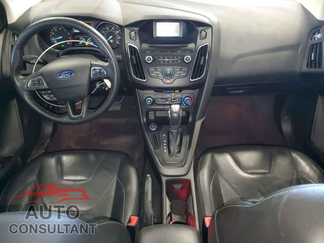 FORD FOCUS 2015 - 1FADP3F26FL385522