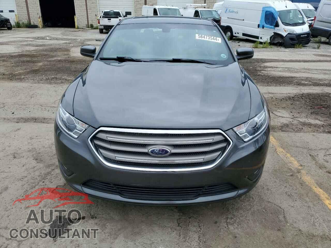 FORD TAURUS 2018 - 1FAHP2E85JG142254