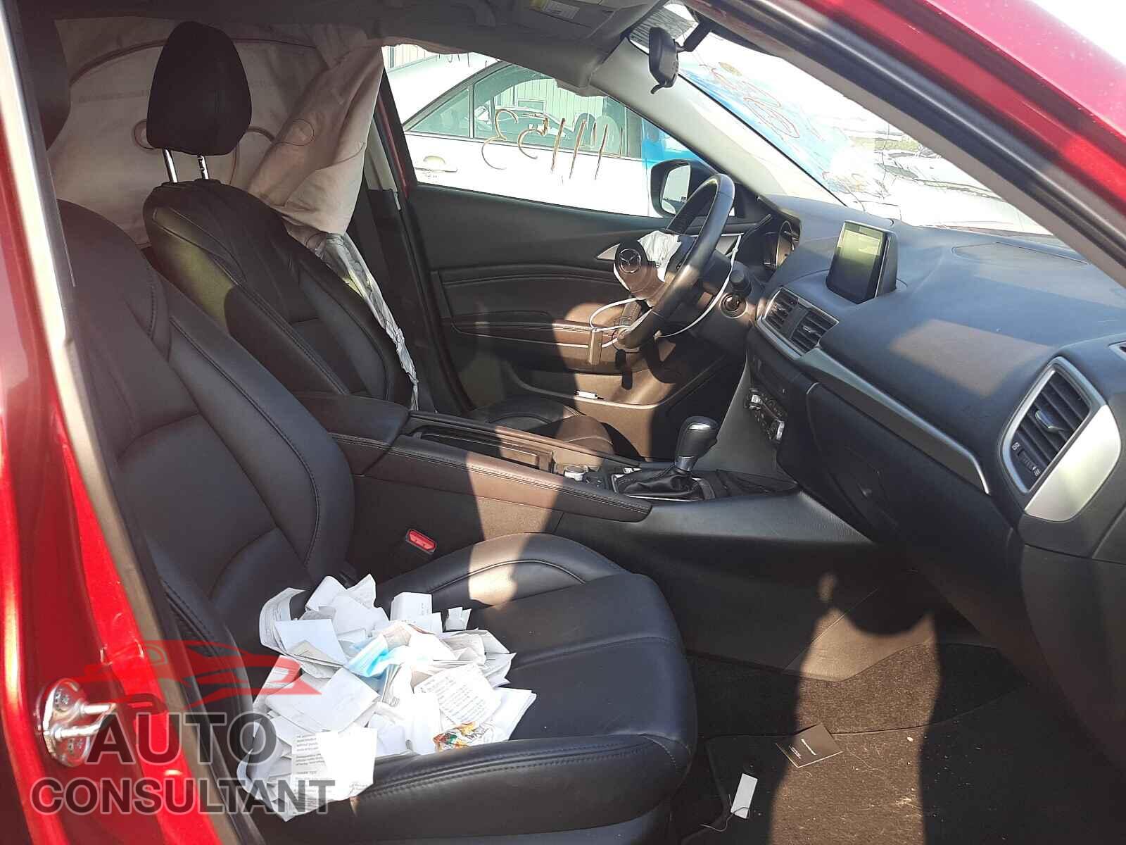MAZDA 3 2018 - 3MZBN1L35JM266891