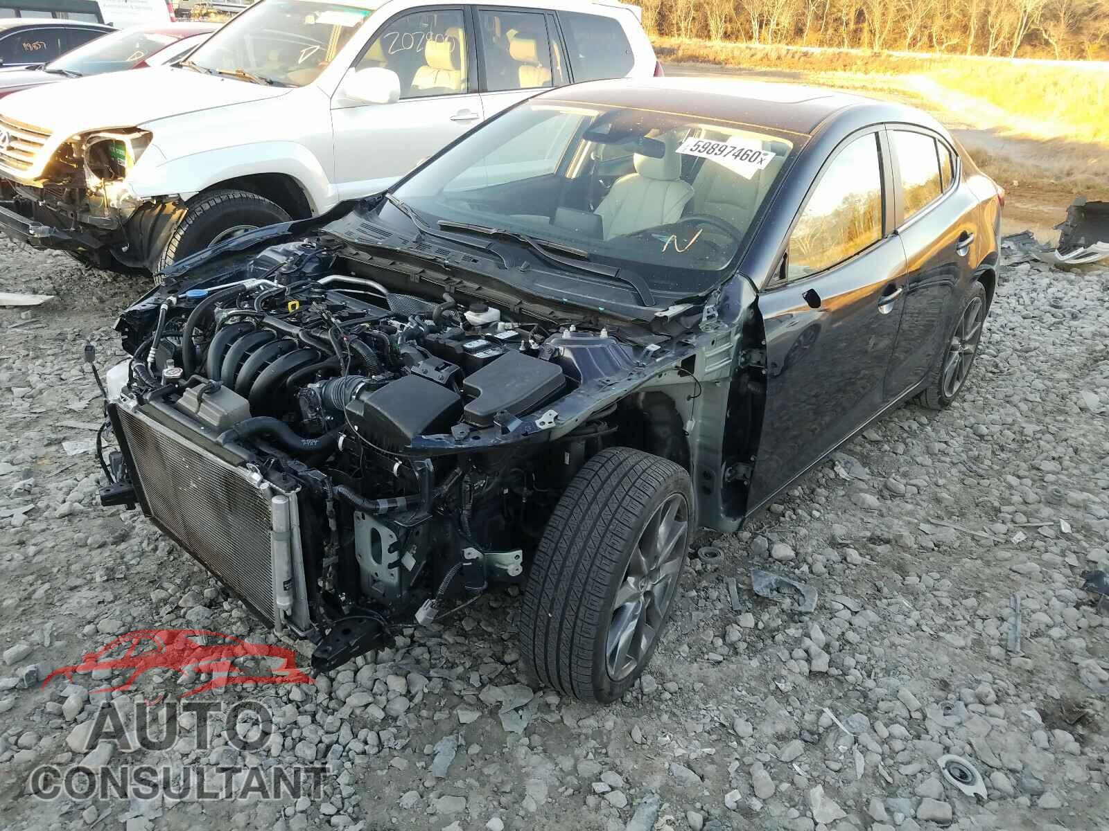 MAZDA 3 2018 - 3MZBN1W30JM242266