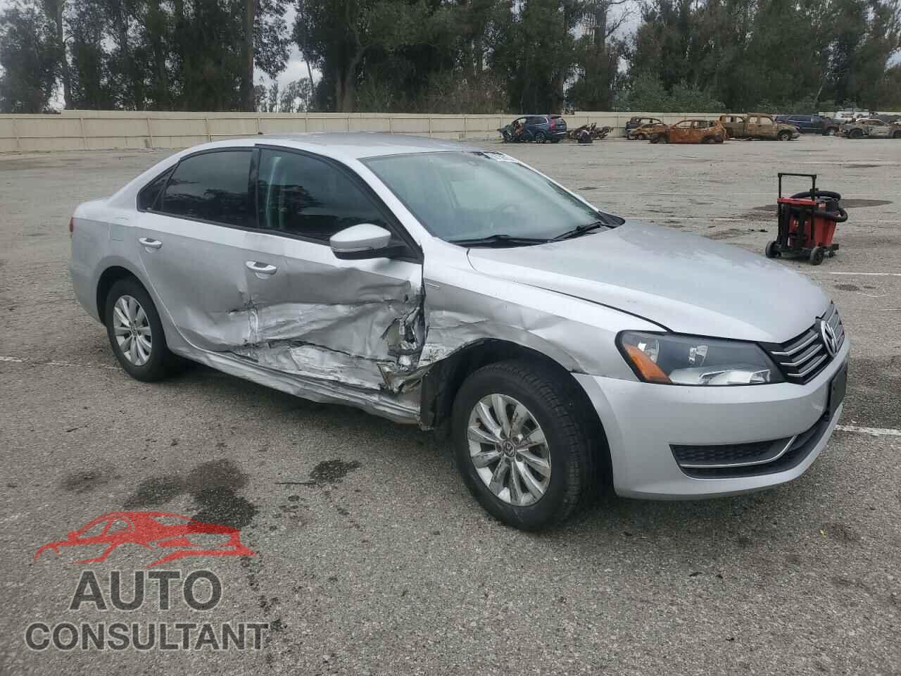 VOLKSWAGEN PASSAT 2015 - 1VWAT7A35FC004921