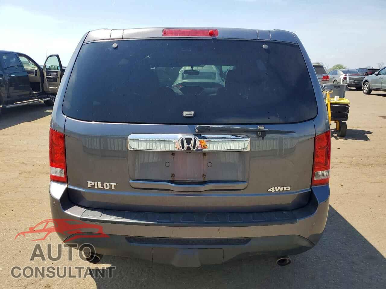 HONDA PILOT 2015 - 5FNYF4H42FB049128
