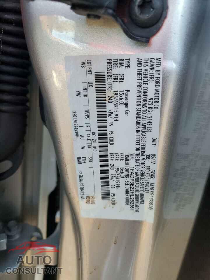 FORD FOCUS 2017 - 1FADP3E22HL282361