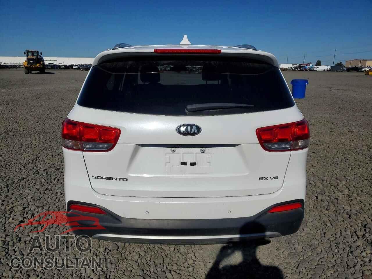 KIA SORENTO 2017 - 5XYPHDA59HG303132