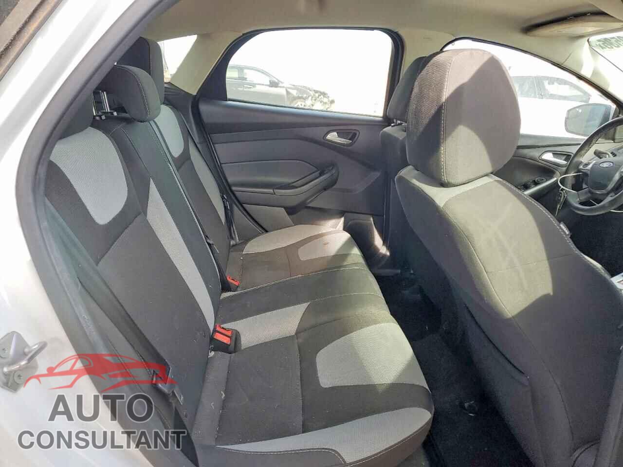 FORD FOCUS 2012 - 1FAHP3K28CL452320