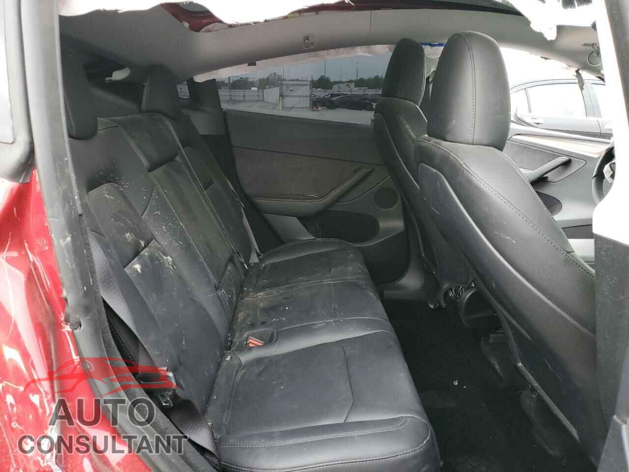TESLA MODEL Y 2024 - 7SAYGDEE9RF987970