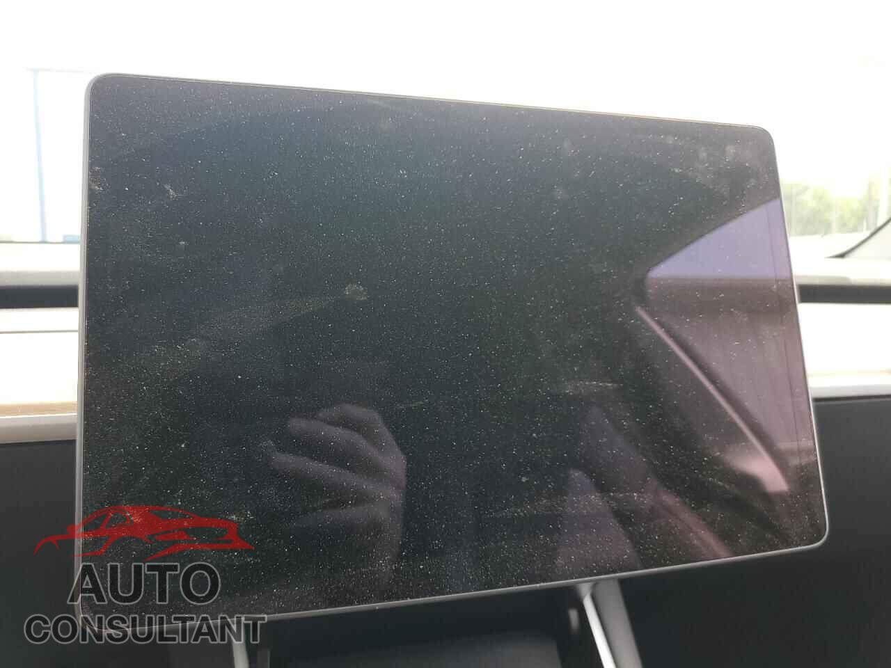 TESLA MODEL Y 2021 - 5YJYGDED2MF103493
