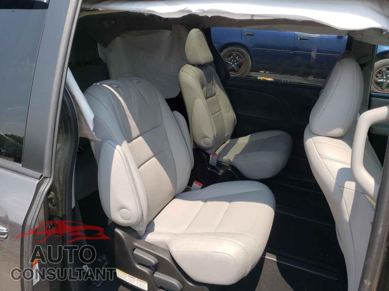 TOYOTA SIENNA 2017 - 5TDDZ3DC8HS157796