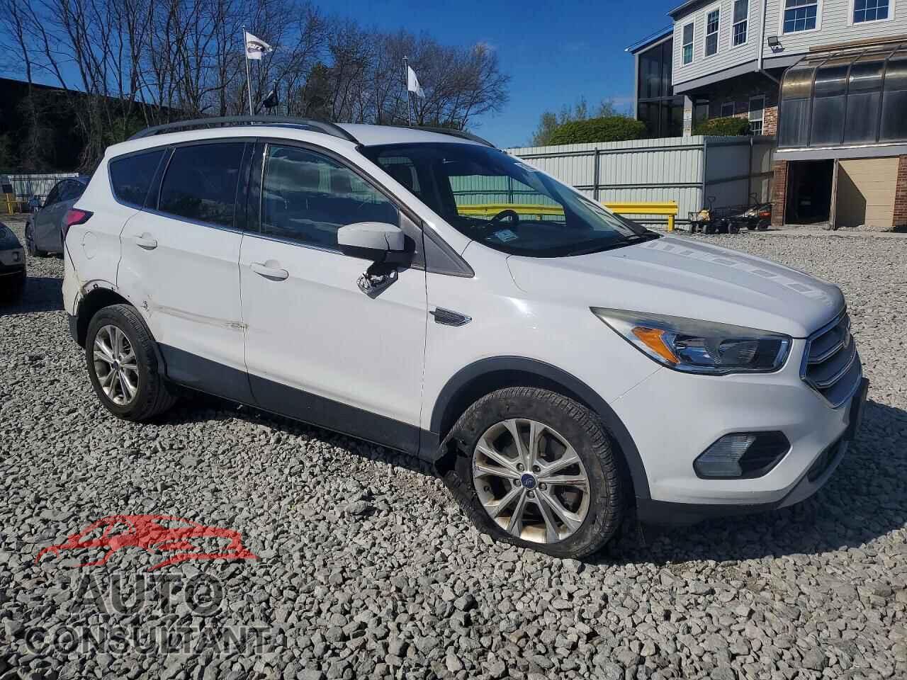 FORD ESCAPE 2018 - 1FMCU9GD1JUC88342