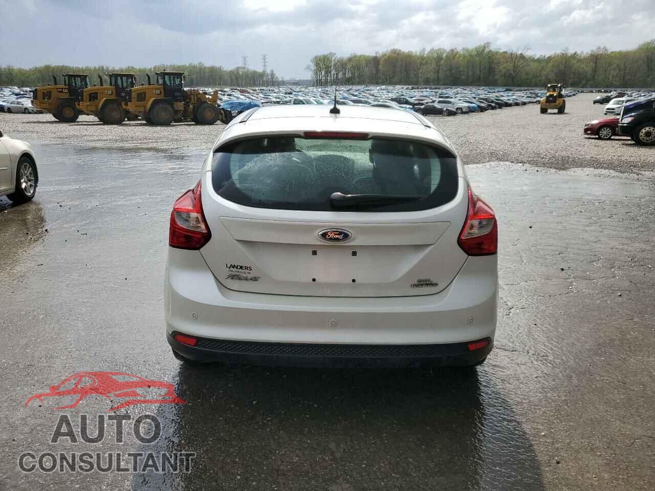 FORD FOCUS 2012 - 1FAHP3M24CL381081