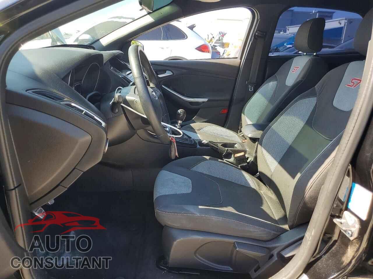 FORD FOCUS 2017 - 1FADP3L96HL298210