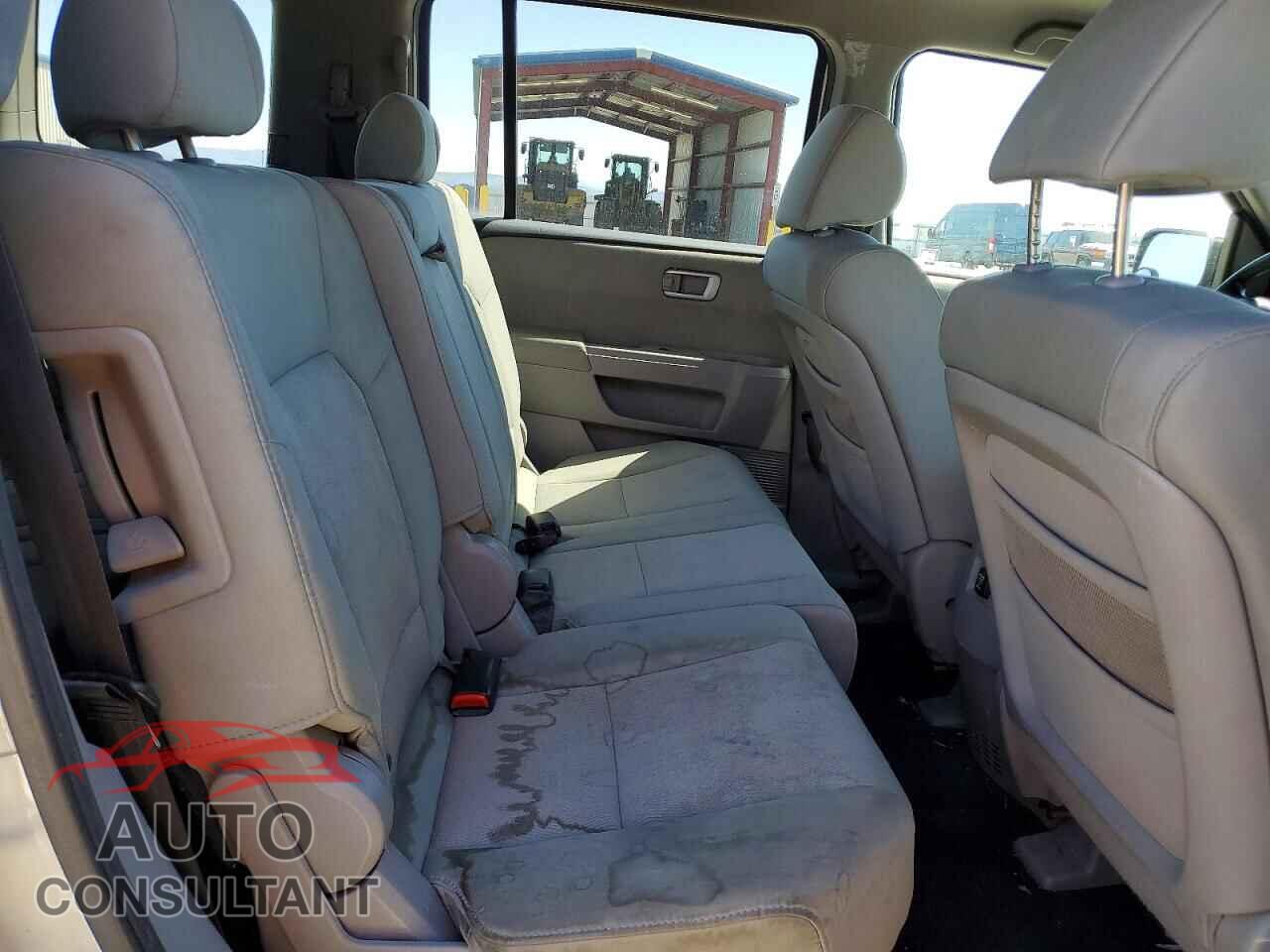 HONDA PILOT 2011 - 5FNYF3H28BB030103
