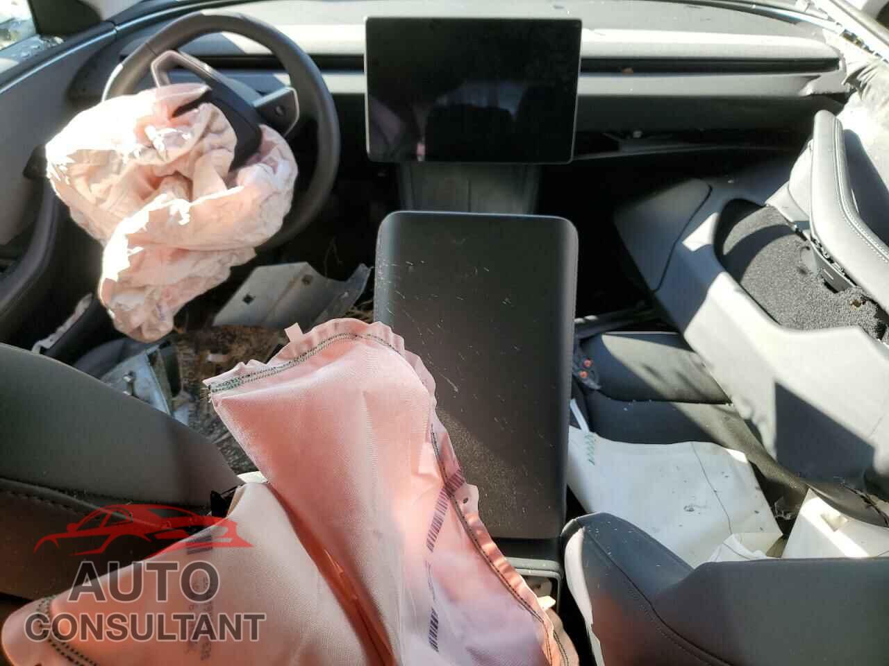 TESLA MODEL 3 2024 - 5YJ3E1EA6RF734033