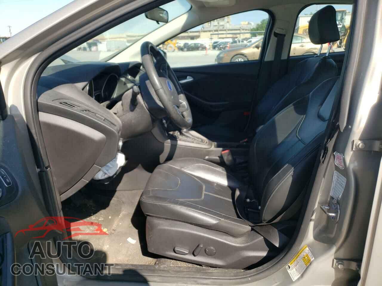 FORD FOCUS 2015 - 1FADP3F2XFL302416