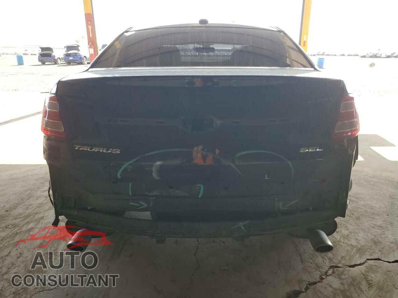 FORD TAURUS 2015 - 1FAHP2E82FG132241