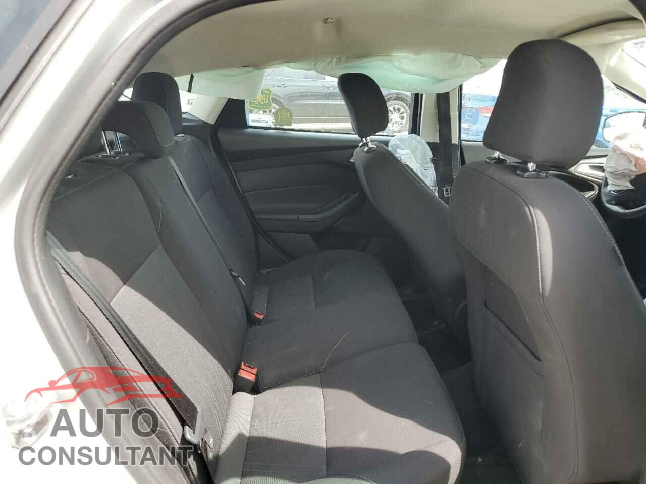 FORD FOCUS 2015 - 1FADP3K25FL312471