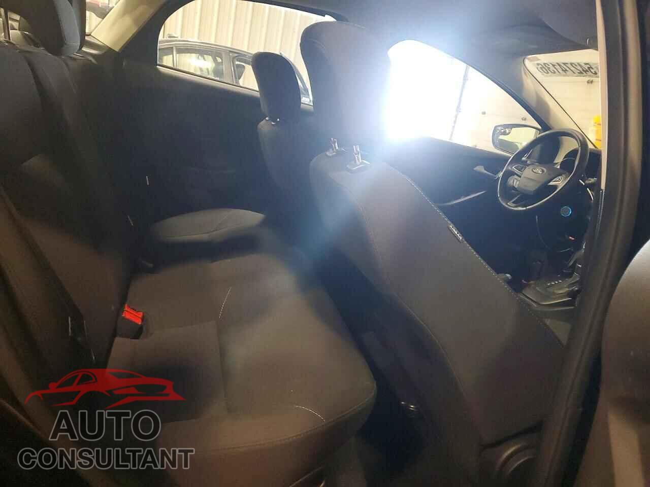 FORD FOCUS 2017 - 1FADP3F28HL321789