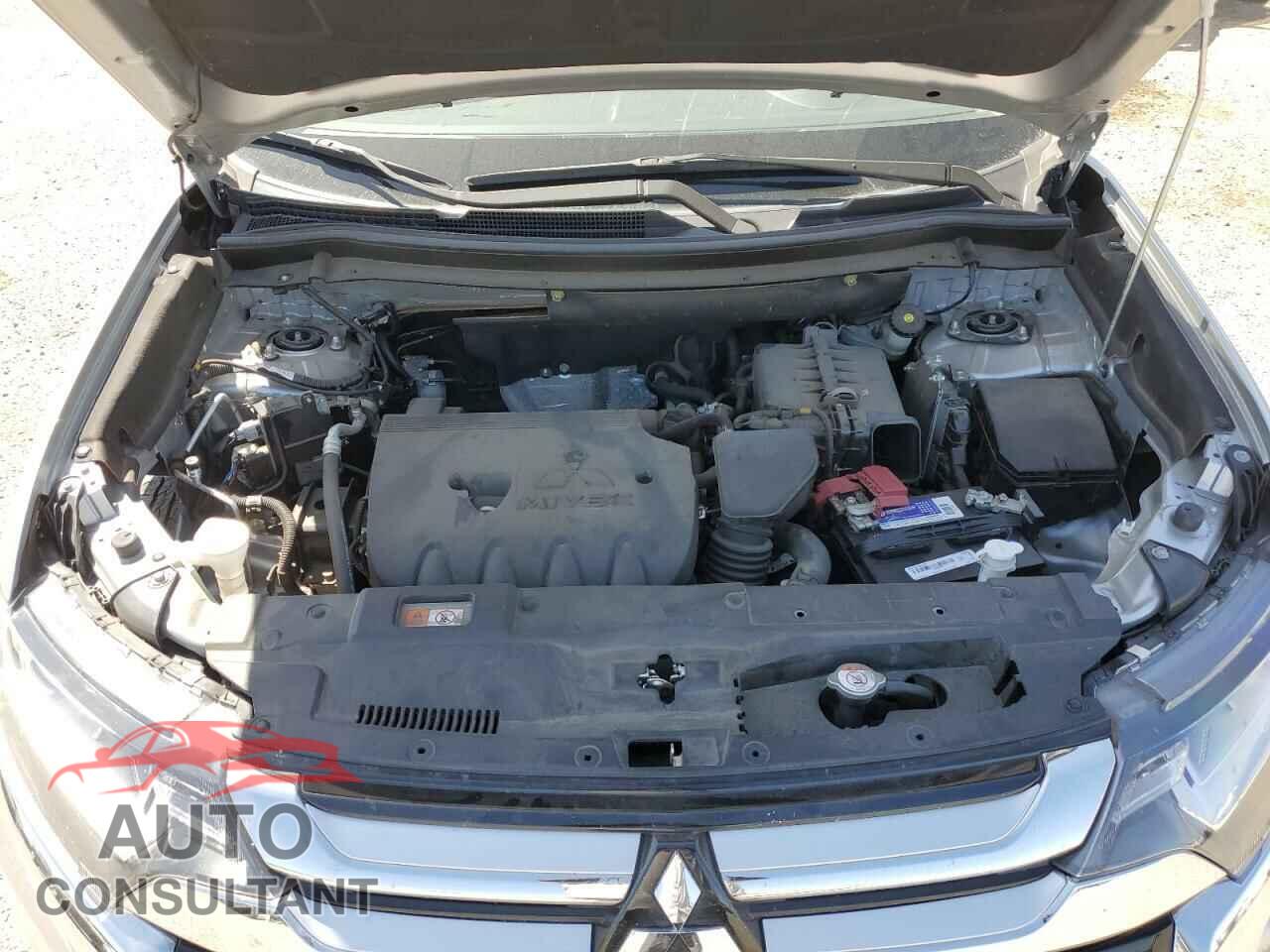 MITSUBISHI OUTLANDER 2018 - JA4AD2A34JJ005575