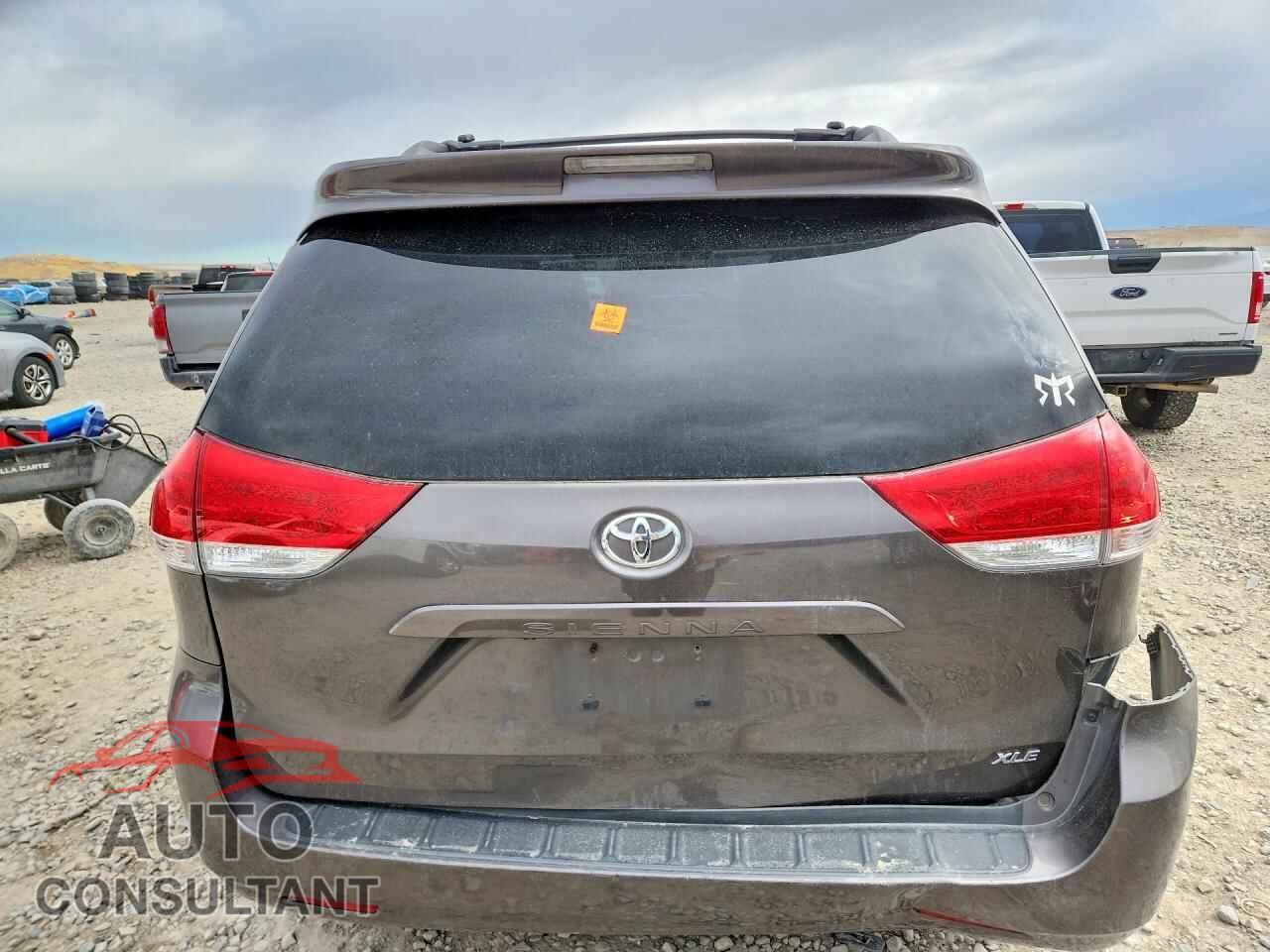 TOYOTA SIENNA 2013 - 5TDYK3DC5DS373539
