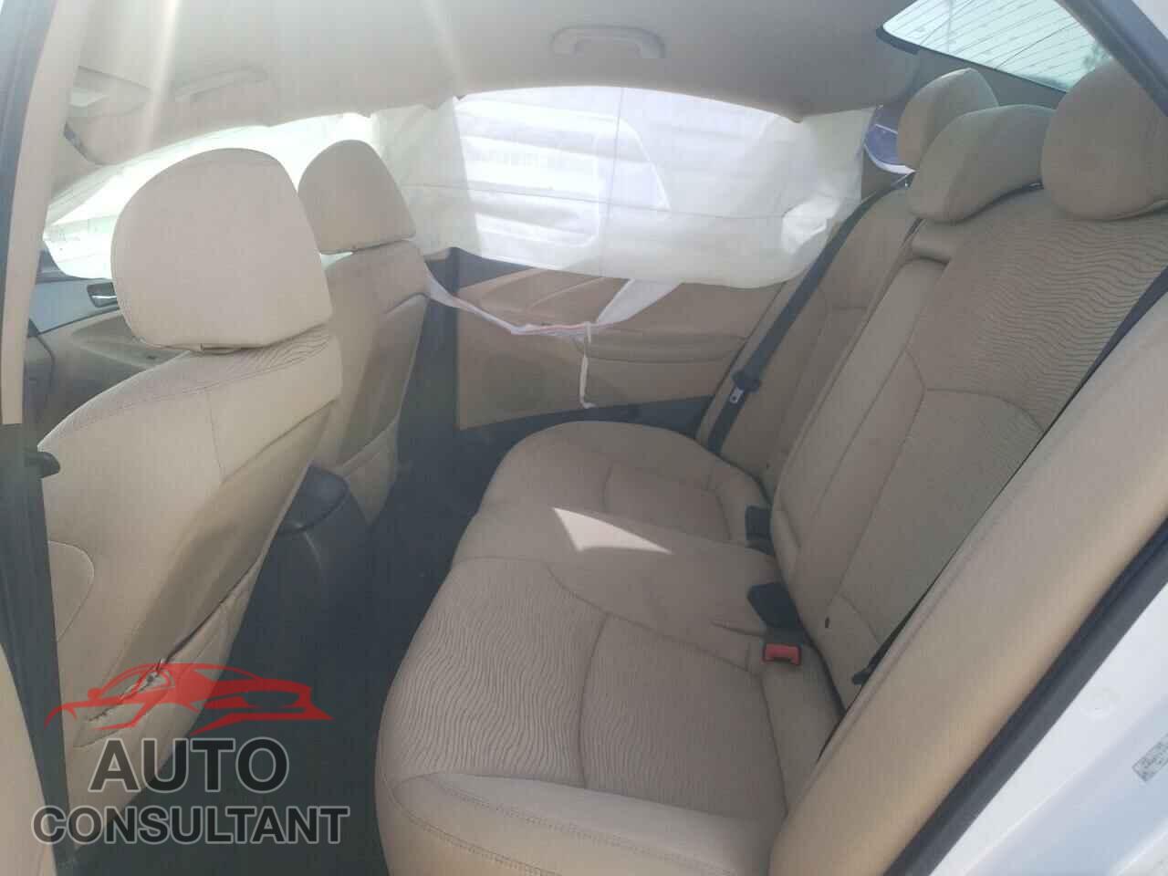 HYUNDAI SONATA 2015 - KMHEC4A44FA137088