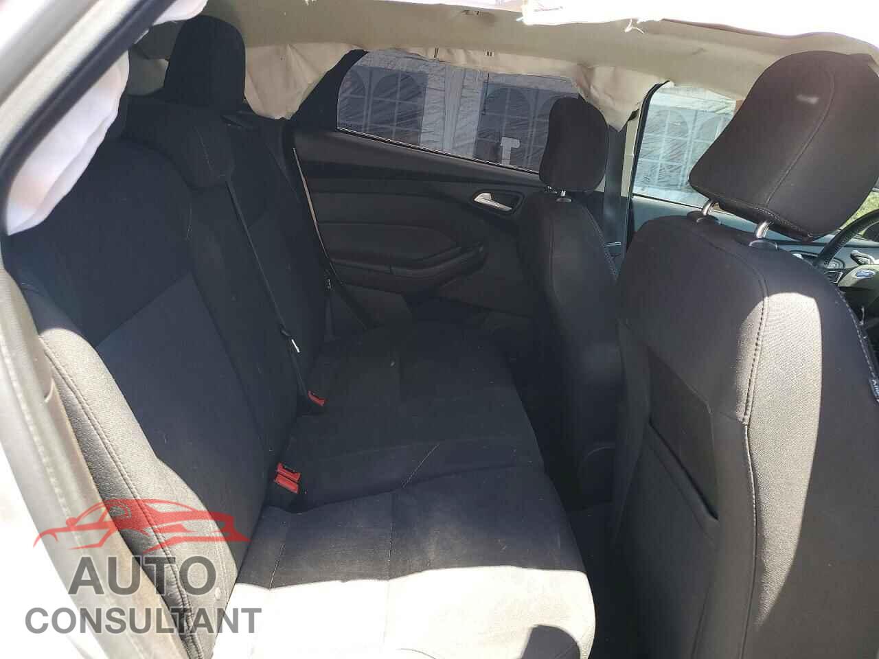 FORD FOCUS 2017 - 1FADP3M25HL219479