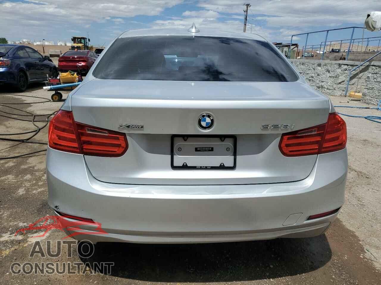 BMW 3 SERIES 2013 - WBA3B3C5XDF540908
