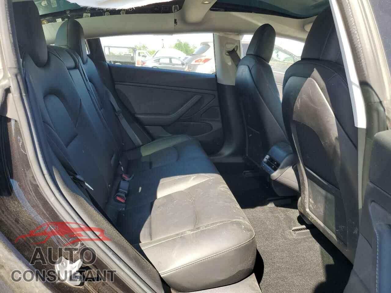 TESLA MODEL 3 2018 - 5YJ3E1EBXJF090582