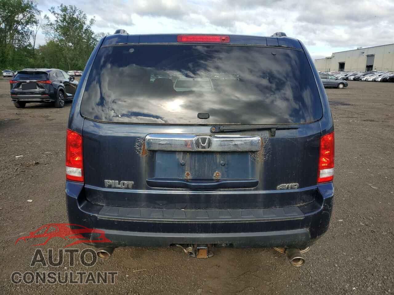 HONDA PILOT 2011 - 5FNYF4H68BB051946
