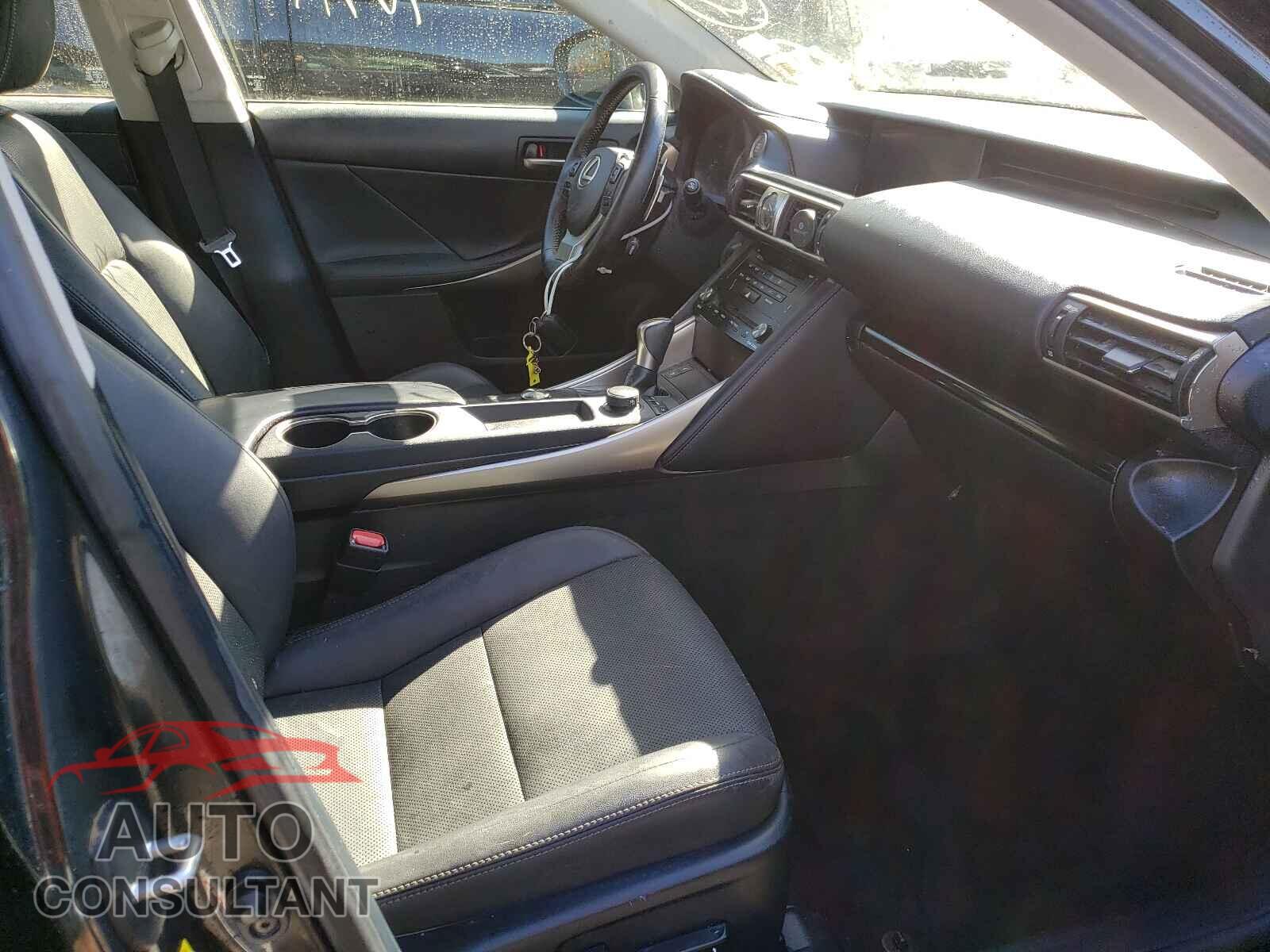 LEXUS IS 2018 - JTHC81D2XJ5033405
